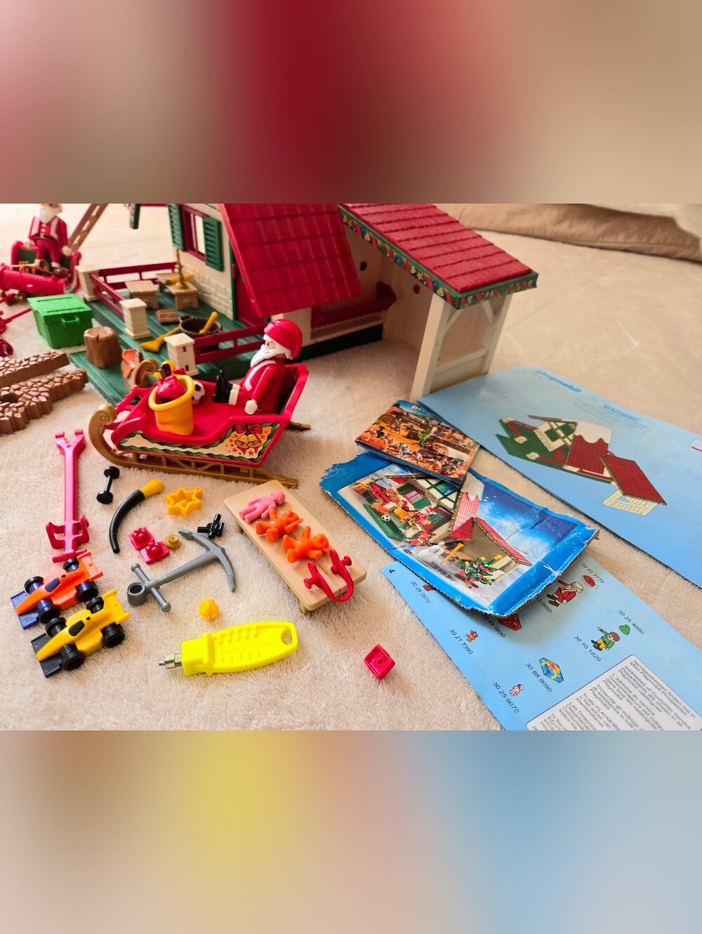 Playmobil Lot Santas House 5976 Christmas Pieces & More Santa Toys Miscellaneous - Picture 4 of 9